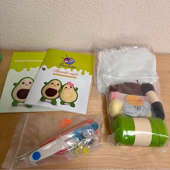 Crochetta Avocado Couple Crochet Kit Craft Gift - Picture 5 of 6